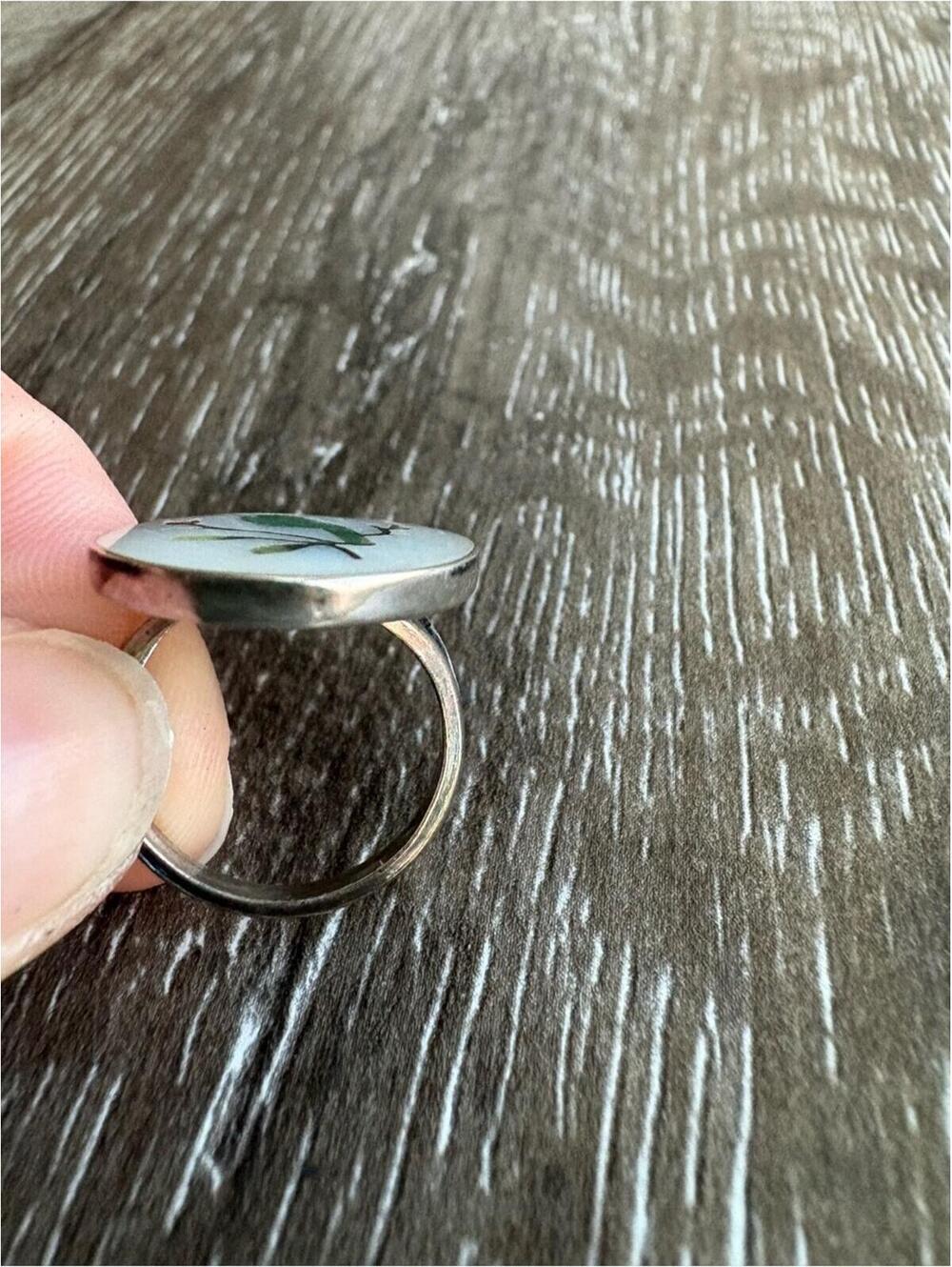 Vintage Inlay Bird and Flower Design Ring - Size 5 - Picture 4 of 5